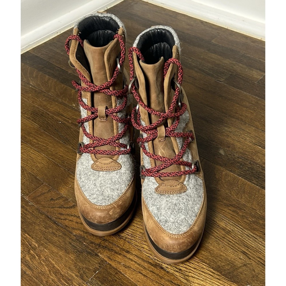 Sorrel Women's Size 9 Brown Heeled blake  Boots With Red Laces And Sherpa Iining
